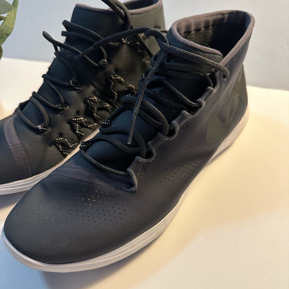 Under armour high top athletic shoes women's size 10 gray lace up sneakers